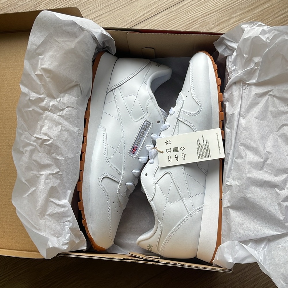 Reebok Women's Classic Leather Shoes - Picture 7 of 10
